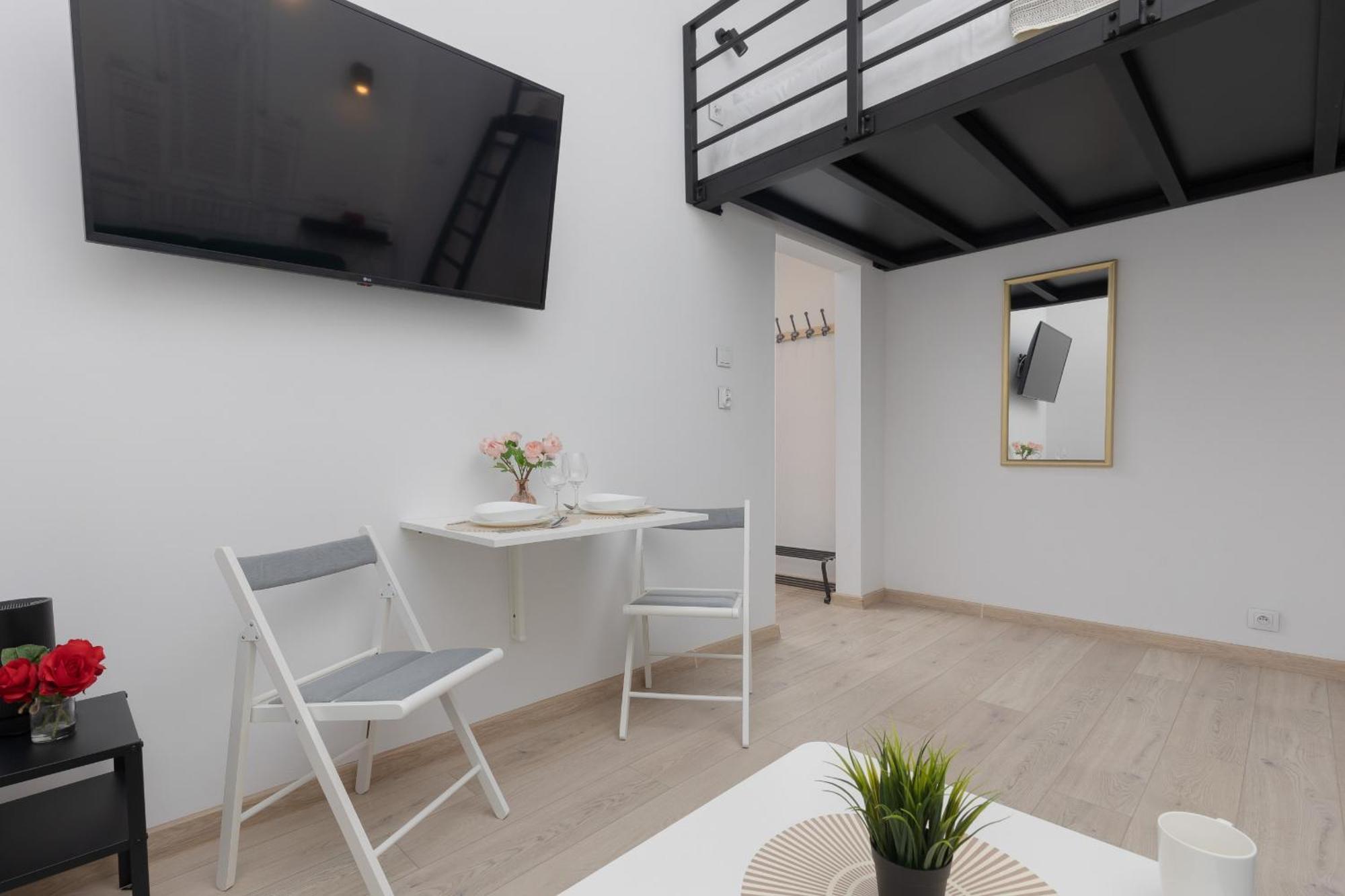 Aleja Wyzwolenia Studio with Mezzanine Warsaw Downtown by Noclegi Renters Exteriér fotografie